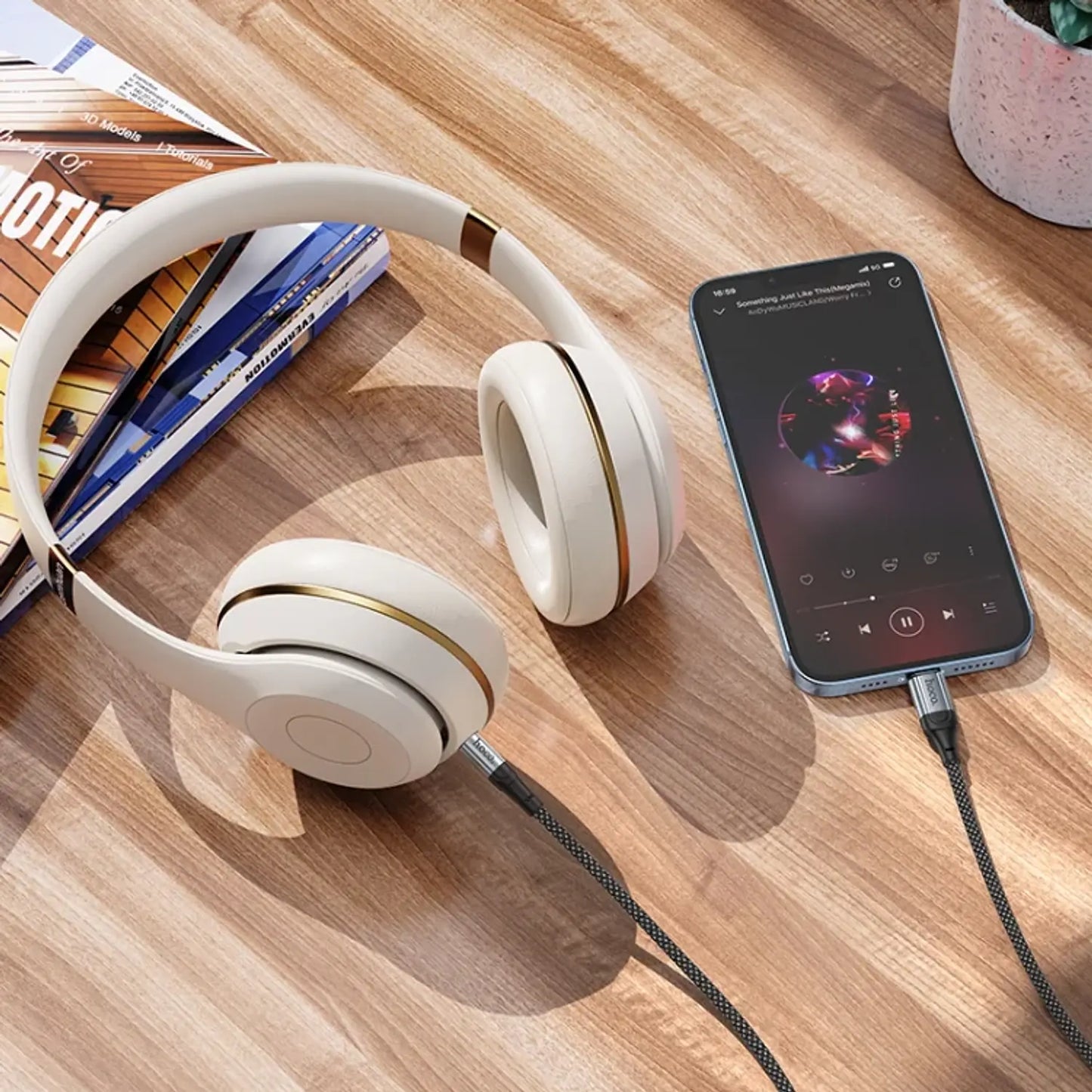 Cable de Audio Hoco UPA26 Lightning a Jack 3.5 mm (1 m)